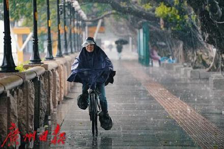 广州遭遇今年最强暴雨 两年内首次大范围发布暴雨红色预警信号