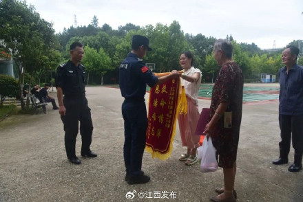 宴席上老人命悬一线！特警出手救人后默默离开