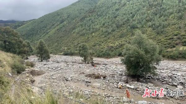 争分夺秒抢险 持续不停救援——夏河县麻当镇山洪泥石流救灾现场直击