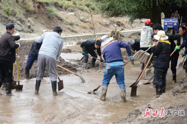 争分夺秒抢险 持续不停救援——夏河县麻当镇山洪泥石流救灾现场直击