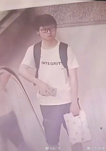 转扩!四川一21岁男生出地铁站后失联6天 转扩!四川一21岁男生出地铁站后失联6天