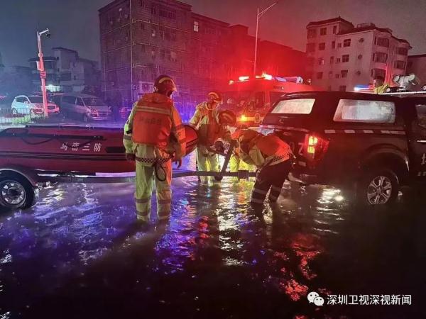 莲塘口岸、文锦渡口岸暂停通关！多路记者直击暴雨夜！