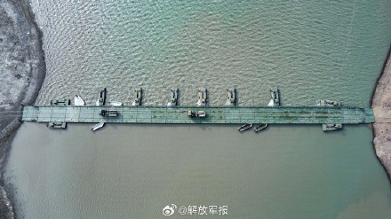 直击舟桥兵渡河工程保障演练现场