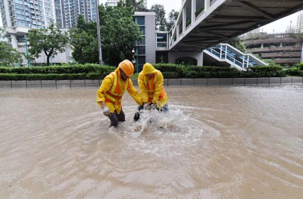 2人死亡117人受伤，香港的雨到底有多大？