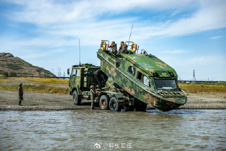 直击舟桥兵渡河工程保障演练现场