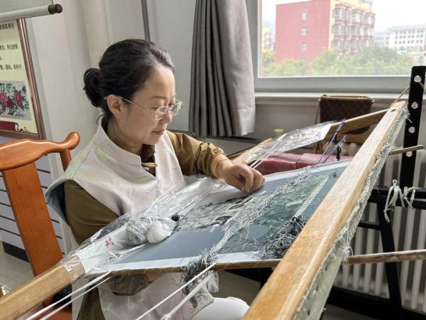 非遗“西秦刺绣”造就锦绣产业