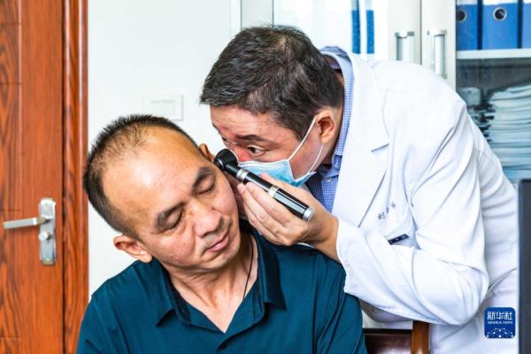 专家千里义诊 情暖山区群众 专家千里义诊 情暖山区群众