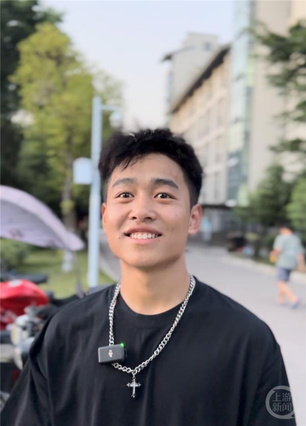 暑期跑了两个月外卖，大一新生攒钱买摩托车从西昌骑来重庆报到