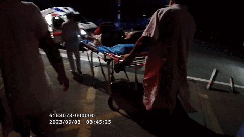 开往南宁的列车上旅客突发晕倒,一场紧急救援展开…… 开往南宁的列车上旅客突发晕倒,一场紧急救援展开……