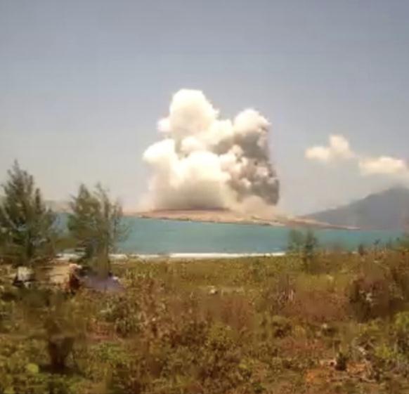 印尼喀拉喀托火山喷发 印尼喀拉喀托火山喷发