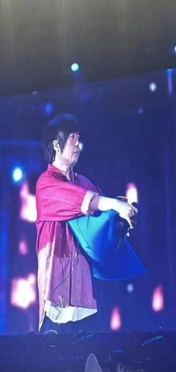 周杰伦演唱会突发意外!经纪公司回应 周杰伦演唱会突发意外!经纪公司回应