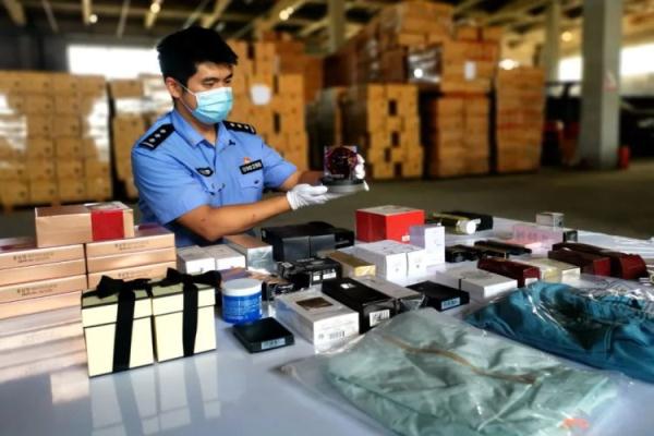 总案值600余万！两起“套代购”走私案告破