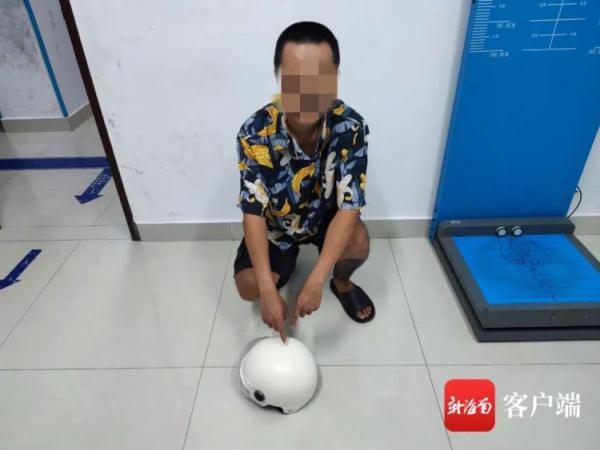 两男子偷头盔被拍下全程,海口警方:行拘5日 两男子偷头盔被拍下全程,海口警方:行拘5日