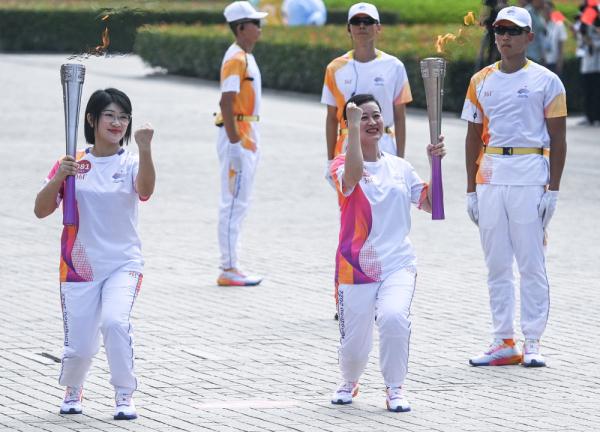 杭州亚运会火炬在嘉兴传递