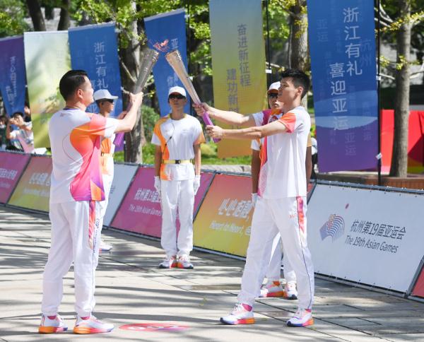 杭州亚运会火炬在嘉兴传递