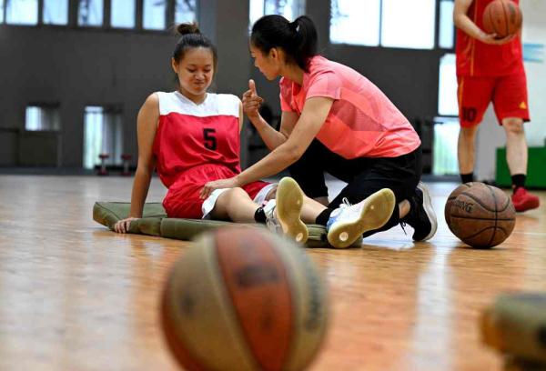 河北石家庄：特教夫妻让“折翼天使”飞得更高