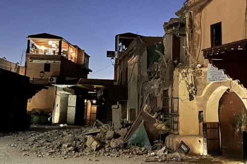 已致2012人遇难！中国女游客：拉着妈妈狂奔逃生！监控曝光揪心一幕……