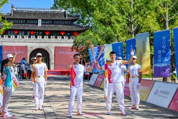 杭州亚运会火炬在嘉兴传递