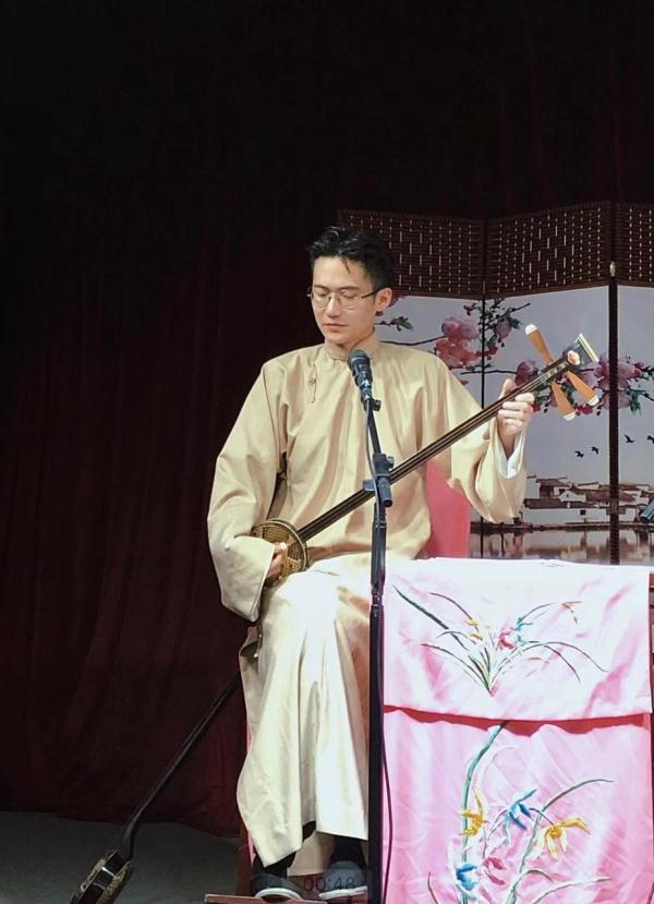 冲上热搜！95后的他凭本事出圈，"不介意别人说我帅"