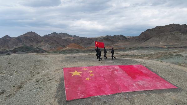 新疆塔城：巡边踏查护平安