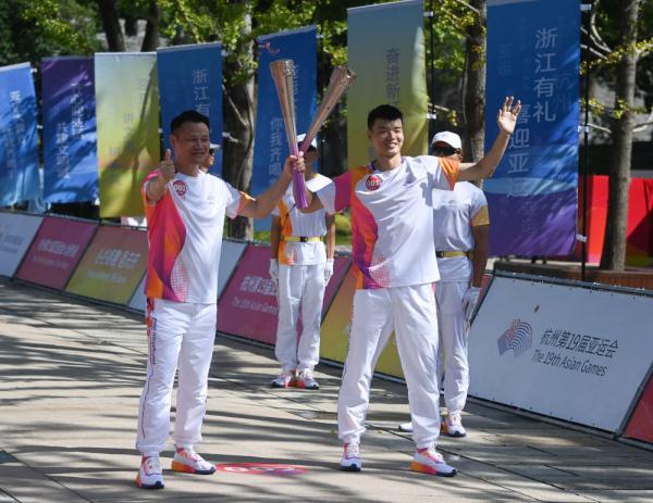 杭州亚运会火炬在嘉兴传递