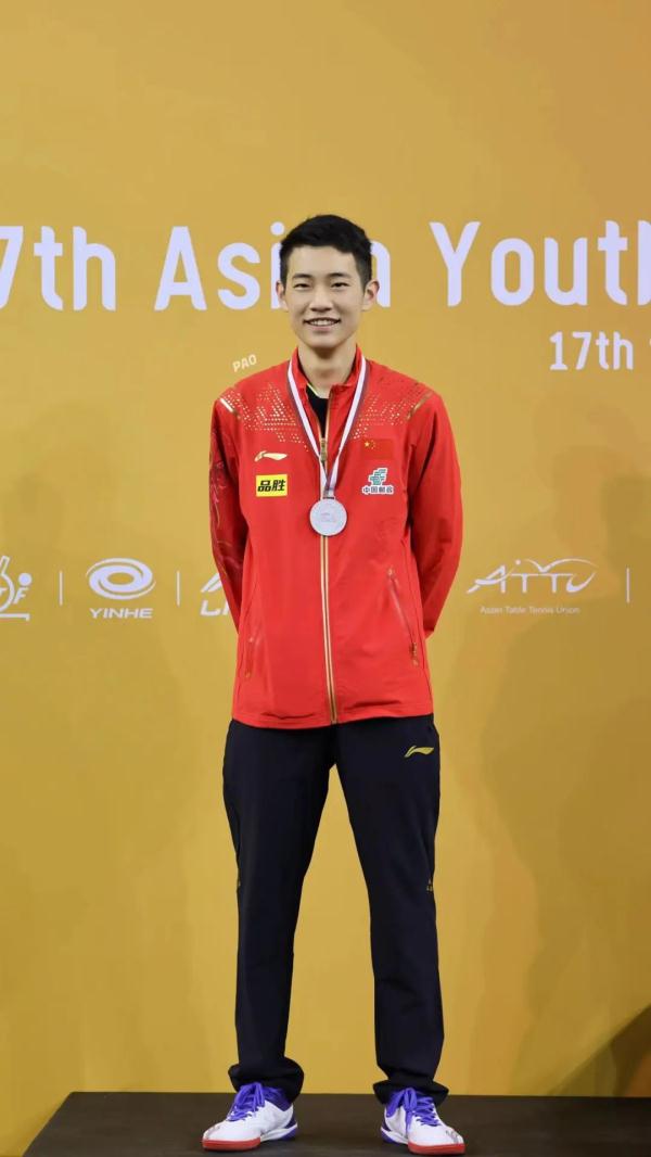 福建乒坛小将陈俊菘拿下WTA泰国站男双冠军、混双亚军