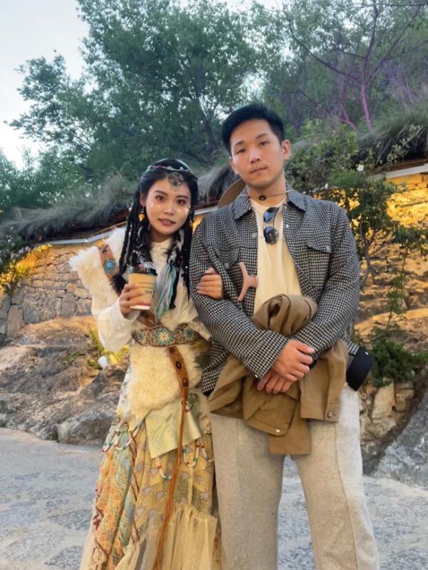 新婚夫妻度蜜月，回程还多带了一人