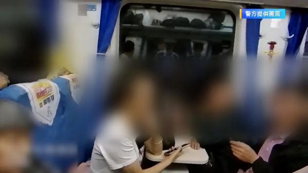一女子持无座票霸占他人座位，多次劝说无果，警方：违法！行政拘留！