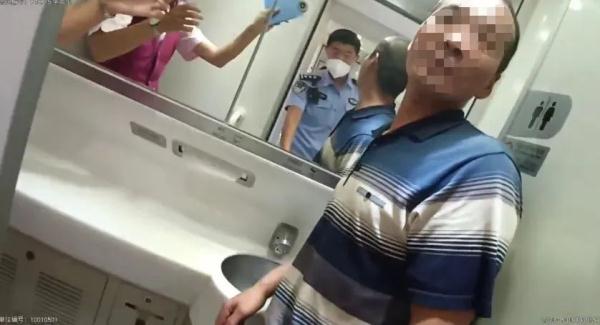 事发开往厦门D3239次列车！他当场被查！