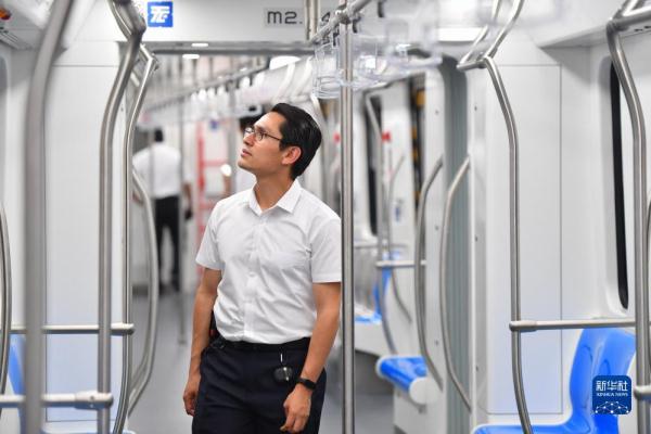 “中国造”首列出口墨西哥城轻轨列车在湖南株洲下线