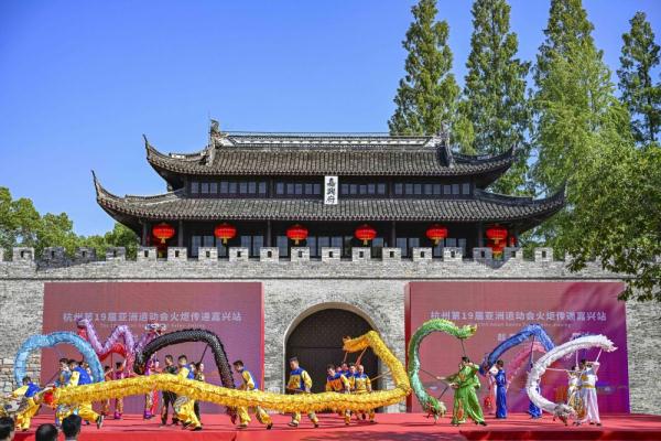 杭州亚运会火炬在嘉兴传递