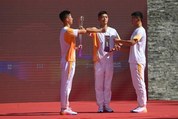 杭州亚运会火炬在嘉兴传递