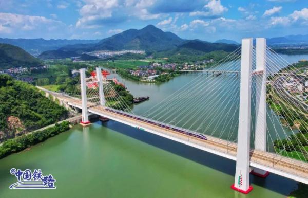 即将开跑!复兴号亚运智能动车组列车来了 即将开跑!复兴号亚运智能动车组列车来了