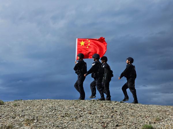 新疆塔城：巡边踏查护平安