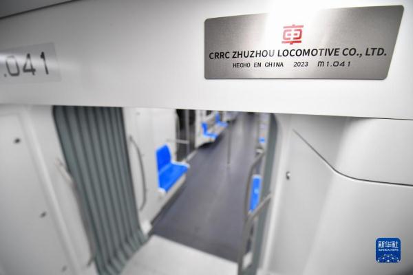 “中国造”首列出口墨西哥城轻轨列车在湖南株洲下线