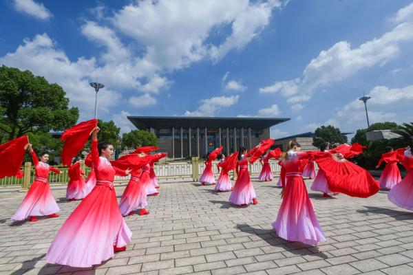 杭州亚运会火炬在嘉兴传递