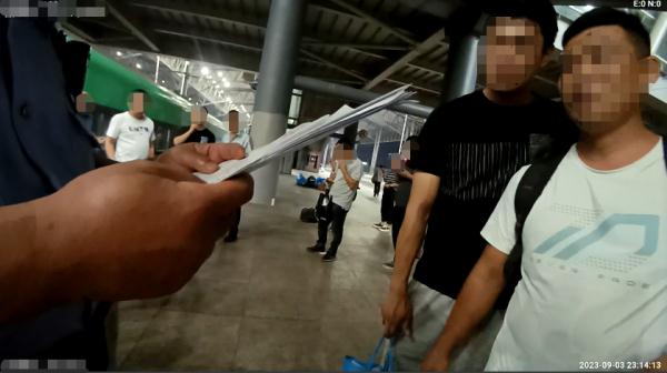 事发开往厦门D3239次列车！他当场被查！