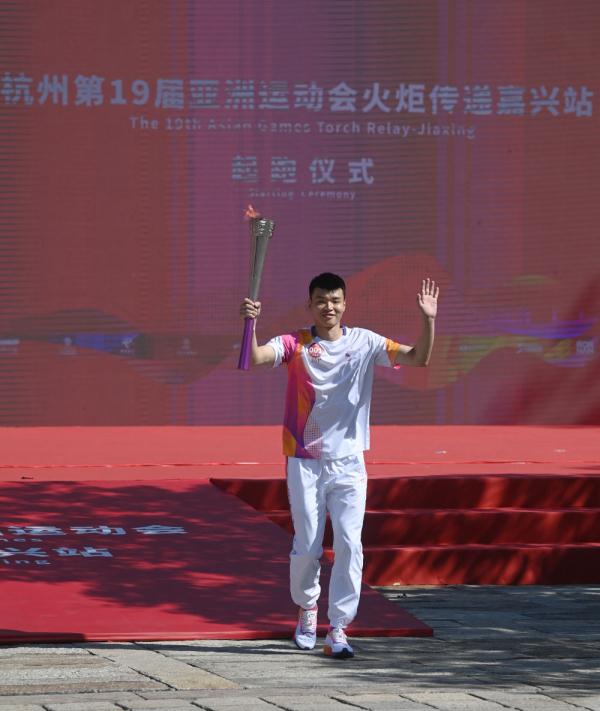 杭州亚运会火炬在嘉兴传递