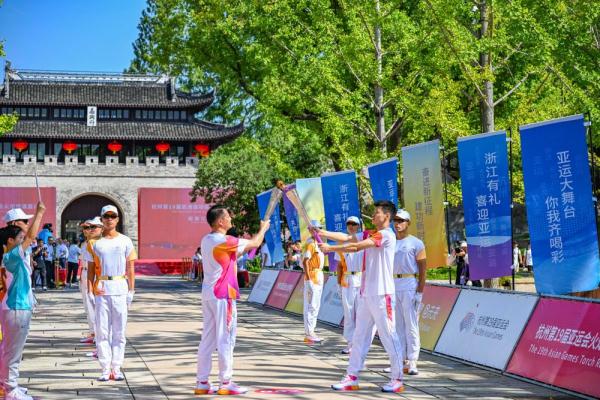 杭州亚运会火炬在嘉兴传递