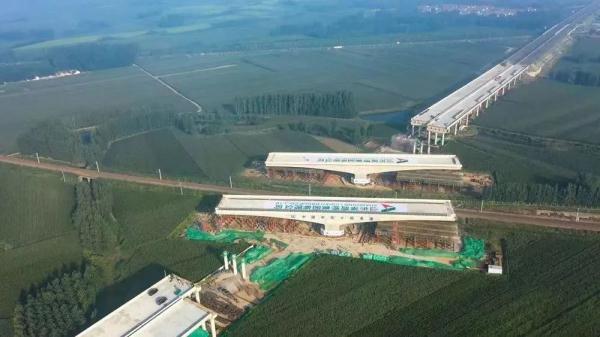 年内通车，山东这条高速跨过胶新铁路！