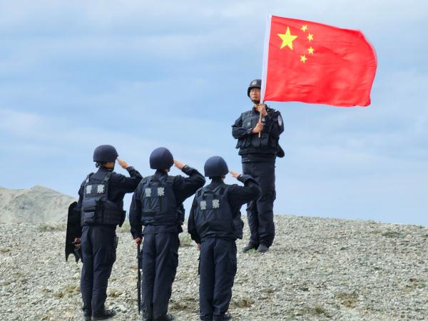 新疆塔城：巡边踏查护平安
