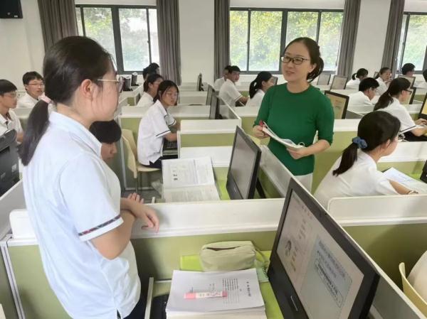 博士在中小学教书“屈才”么？她不这么认为