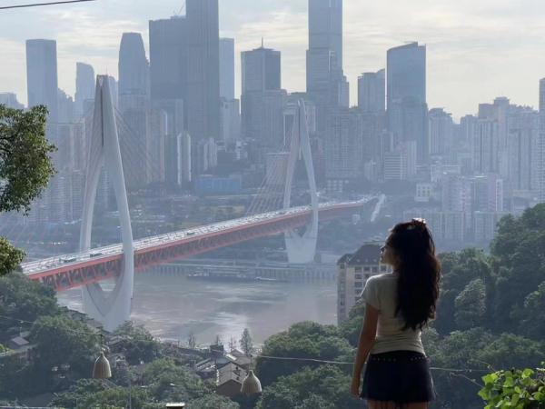 新婚夫妻度蜜月，回程还多带了一人