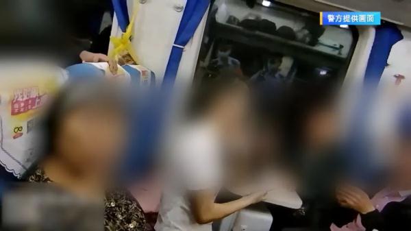 一女子持无座票霸占他人座位，多次劝说无果，警方：违法！行政拘留！