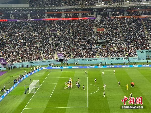 国足逼平马来西亚7小时后，日本把德国打服了