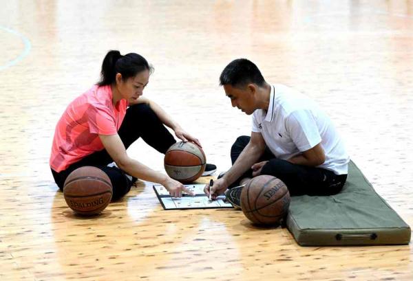 河北石家庄：特教夫妻让“折翼天使”飞得更高