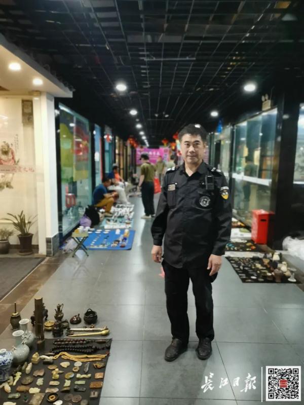 武汉保安突然爆火!网友:高手在民间 武汉保安突然爆火!网友:高手在民间