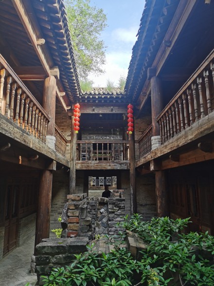 这个村一年收入十个亿，靠的是什么？