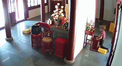 功德箱你也敢偷？上海一男子多次从功德箱里钓钱币