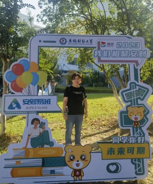 “开学了,妈妈替你去报到!” “开学了,妈妈替你去报到!”